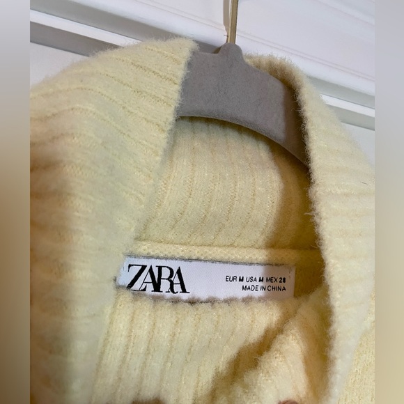 Zara Pale Yellow Turtleneck Knit Sweater Size Medium - Picture 5 of 7